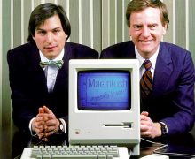 Steve Jobs e John Sculley presentano il Macintosh