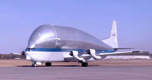 Il Super Guppy di NASA torna a volare