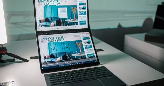 I laptop a doppio schermo sono l'idea che non muore