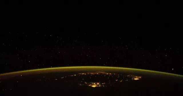 Homecoming: un astronauta privato condivide splendide foto notturne della Terra