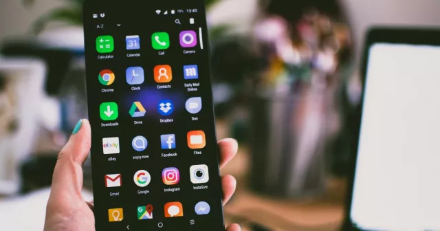 Come trovare i file scaricati su un iPhone o un telefono Android