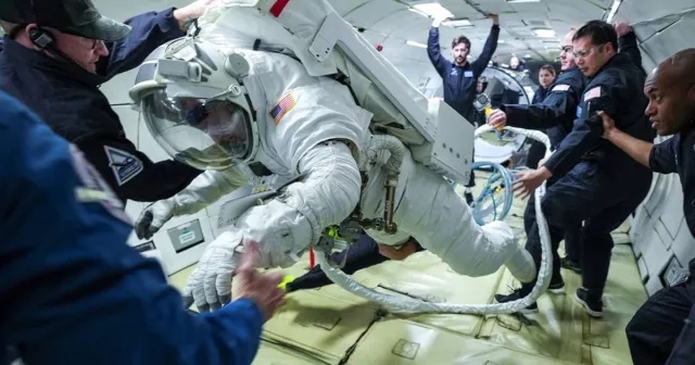 NASA testa la sua tuta spaziale di prossima generazione per le passeggiate spaziali sulla ISS