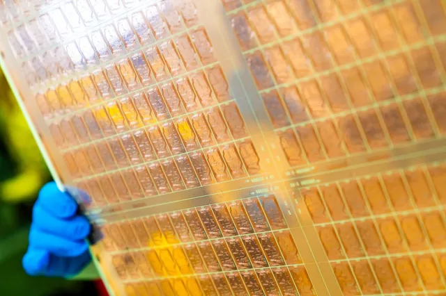 Samsung accelera la corsa contro Intel nello sviluppo del packaging dei chip in vetro - i substrati in vetro migliorano le prestazioni