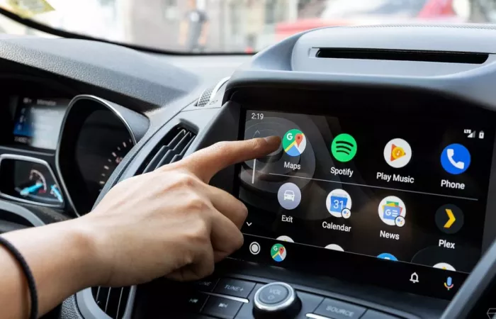 Google Gemini AI si espande su auto e indossabili