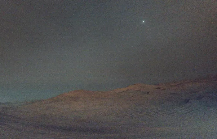 Perseverance cattura un'immagine suggestiva della luna marziana Deimos