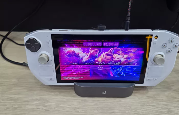 Zotac Zone 2: Innovativo Handheld con Manjaro Linux e Display AMOLED