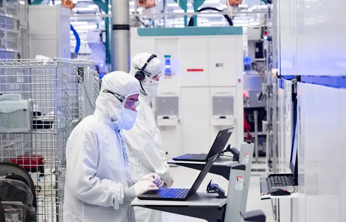 Intel annuncia licenziamenti per ristrutturare il gruppo Foundry