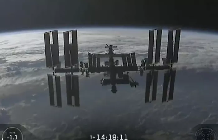 SpaceX: spettacolari immagini dell'ISS in orbita dalla capsula Dragon