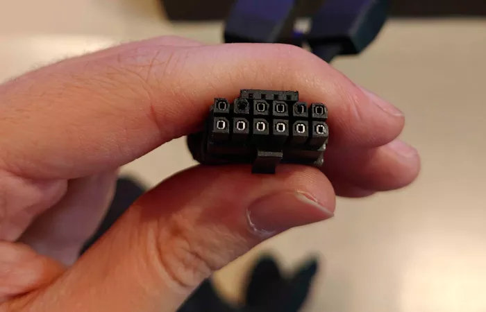 Problemi di surriscaldamento per connettore a 16 pin su AMD Radeon RX 9070 XT