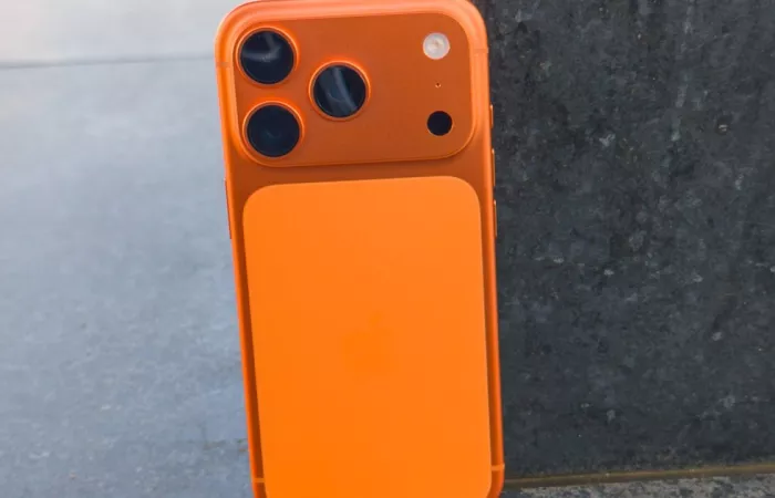 Apple risponde al scratchgate dell'iPhone 17 Pro con sale