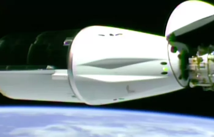 La Stazione Spaziale Internazionale riceve un impulso dal Dragon di SpaceX