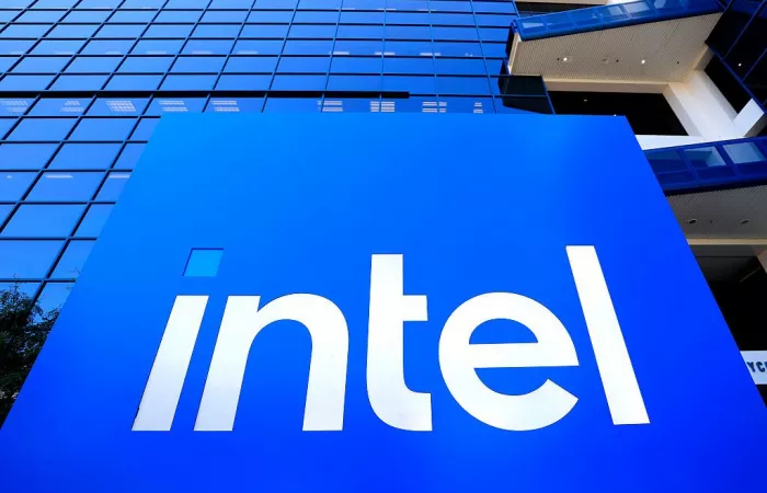 AMD in trattative per produrre chip con Intel Foundry