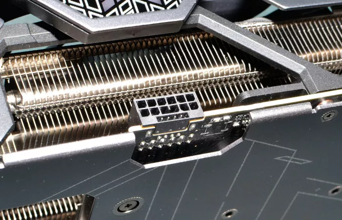 Cooler Master interrompe il connettore angolato difettoso e corregge le istruzioni