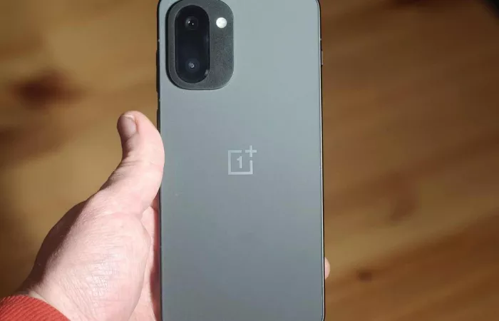 OnePlus 15R: batteria potente e protezione al top