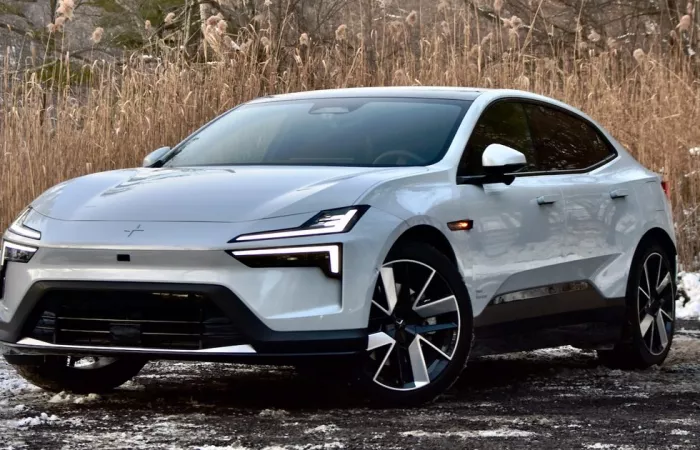 Polestar 4: Un passo avanti, ma non abbastanza