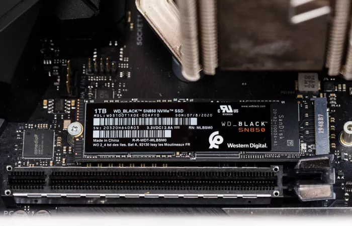 Prezzi SSD in aumento: domanda AI spinge i costi alle stelle