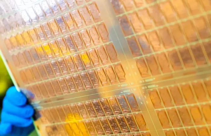 Rapidus esplora confezionamento chip su vetro per processori avanzati