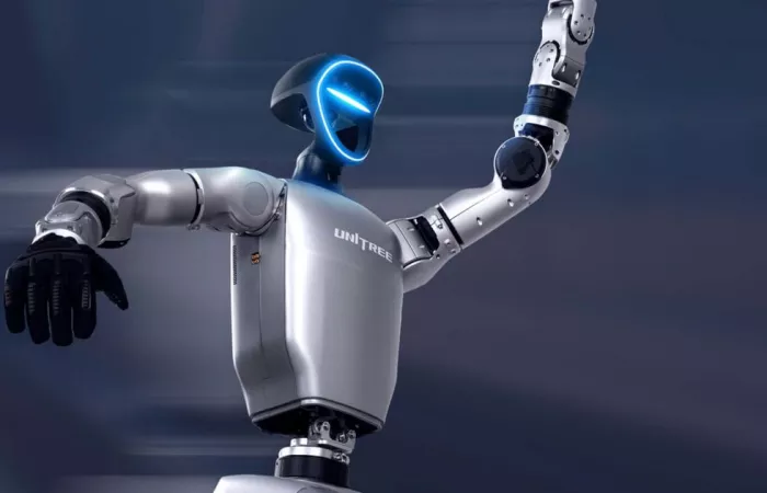 Robot umanoide colpisce il suo operatore durante l'addestramento