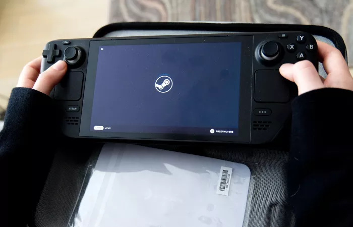 Valve interrompe la produzione del Steam Deck più economico