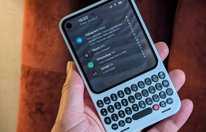 Clicks Communicator: il ritorno del QWERTY con tecnologia moderna