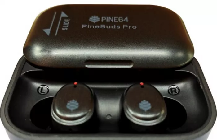 Doom gira sugli auricolari PineBuds Pro grazie a un hack innovativo