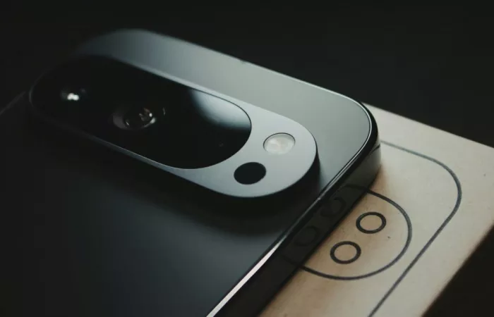 Google brevetta una batteria removibile per telefoni pieghevoli