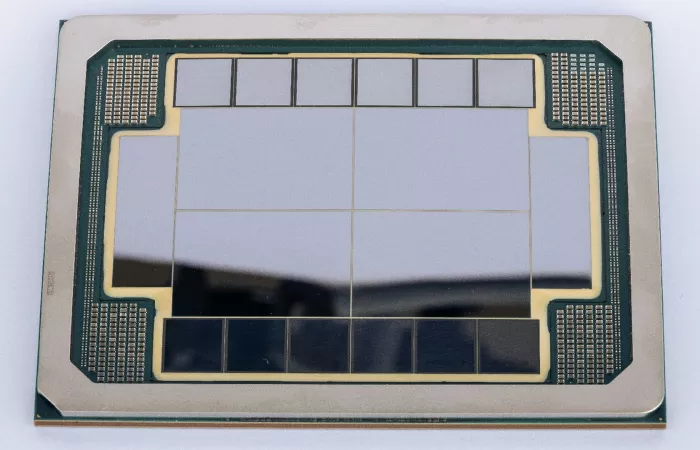 Intel presenta un chip AI sperimentale con avanzate tecnologie di packaging