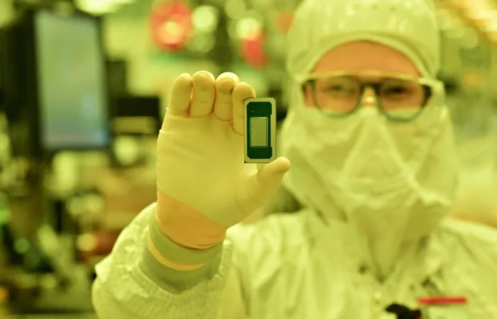 Intel rilancia con i chip Panther Lake: elogi da Trump e Lutnick