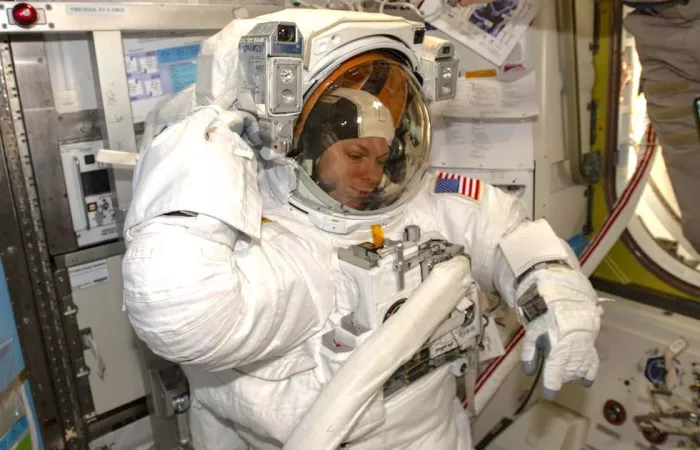 NASA rinvia passeggiata spaziale per motivi medici