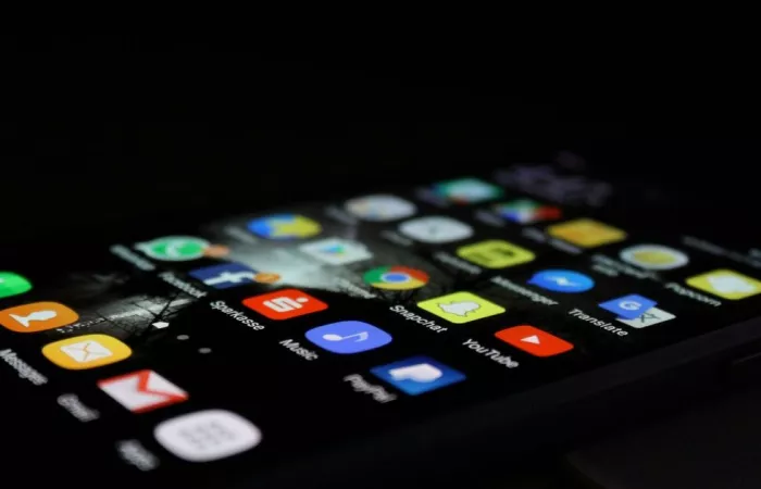 Nuova tecnologia OLED: schermi più luminosi senza sacrificare la batteria