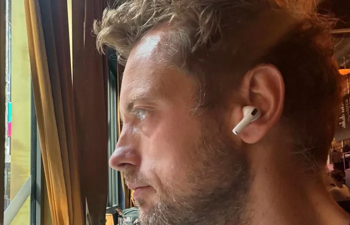 OpenAI progetta un wearable auricolare innovativo