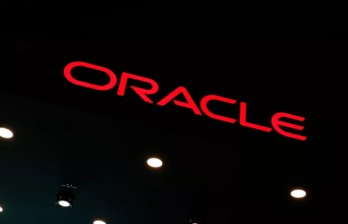 Oracle sotto accusa per dichiarazioni fuorvianti sui finanziamenti AI