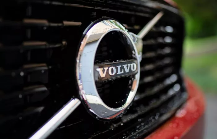 Volvo conferma il supporto a CarPlay mentre altri marchi abbandonano