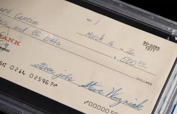 L’assegno da 500 dollari che ha segnato la nascita di Apple venduto all’asta per oltre 2 milioni