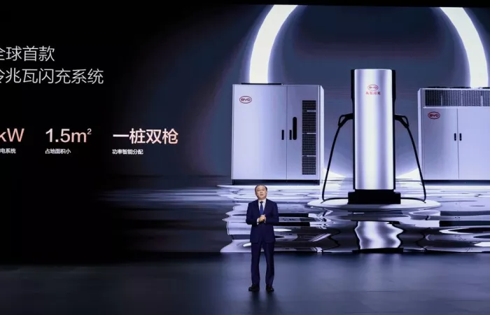 BYD lancia i suoi megawatt flash charger: nuova sfida per Tesla in Cina
