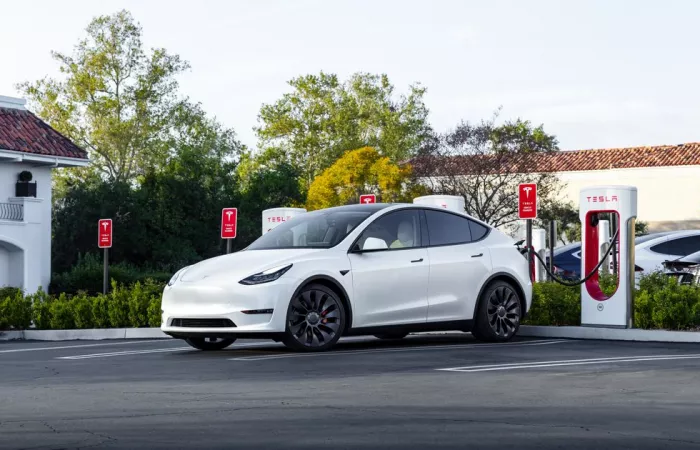 CarPlay su Tesla: integrazione confermata ma tempi più lunghi