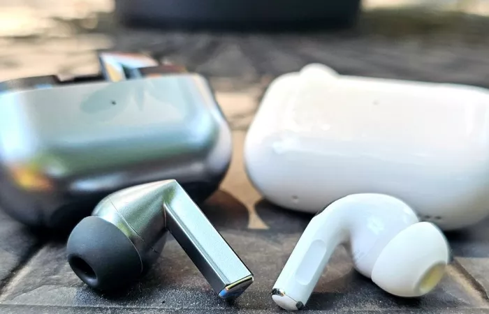 Galaxy Buds 4 Pro, Samsung sfida direttamente gli AirPods Pro