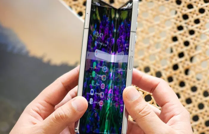 Samsung prepara un Galaxy Fold più largo con rilevamento detriti