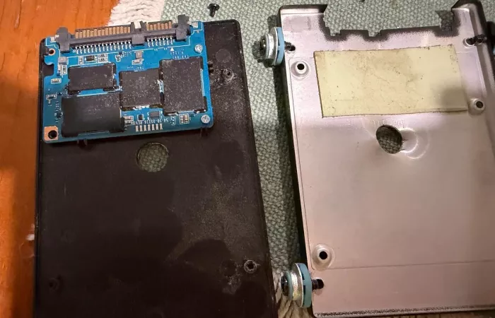 SSD SATA sopravvive a tentativo fallito di distruzione: rischio sicurezza dati