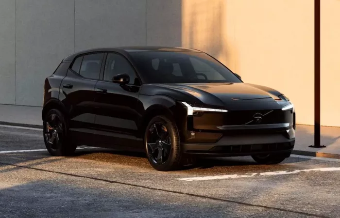 Volvo EX30: nuove opzioni, reverse charging e maggiore accessibilità