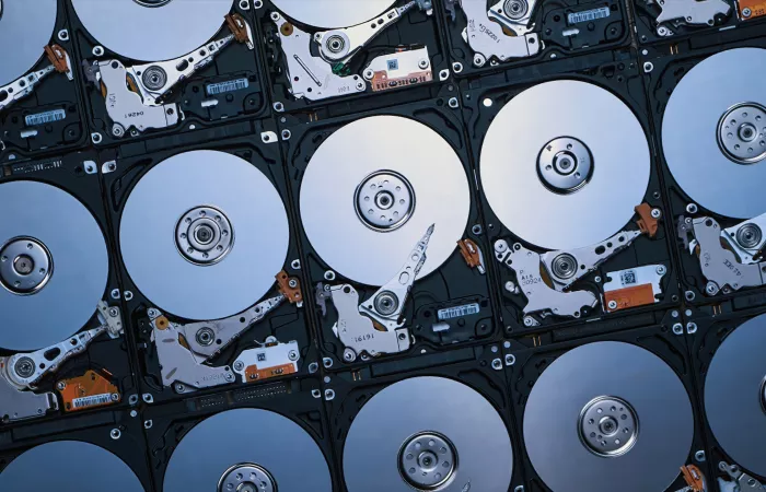 Western Digital punta a HDD da 140 TB con laser verticali HAMR