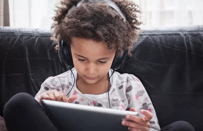 YouTube, allarme per video AI senza senso destinati ai bambini