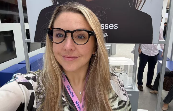 Alibaba presenta i Qwen Smart Glasses: realtà aumentata e AI indossabile