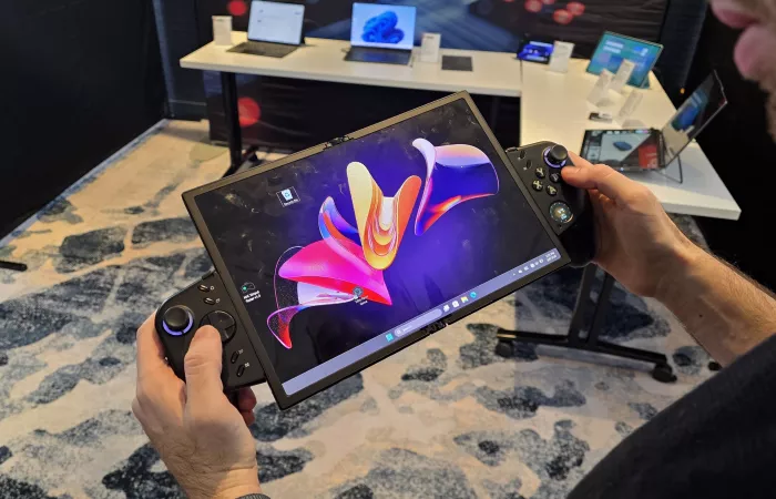 Lenovo presenta il concept Legion Go Fold: console portatile con schermo pieghevole