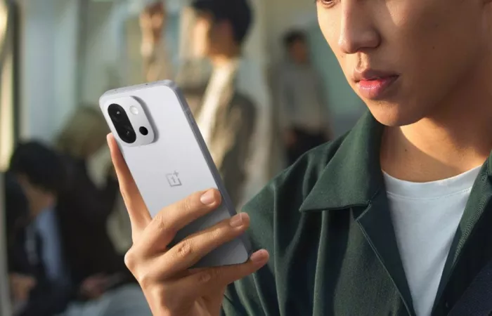 OnePlus 15T punta su una nuova fotocamera periscopica