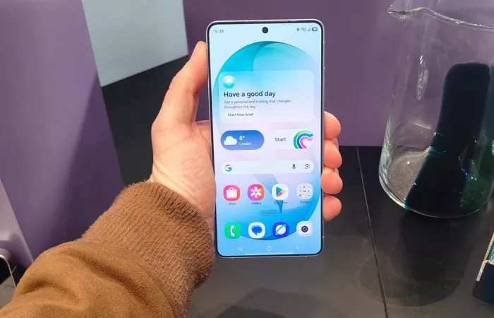 Samsung S26 Ultra: schermo meno luminoso per garantire la privacy