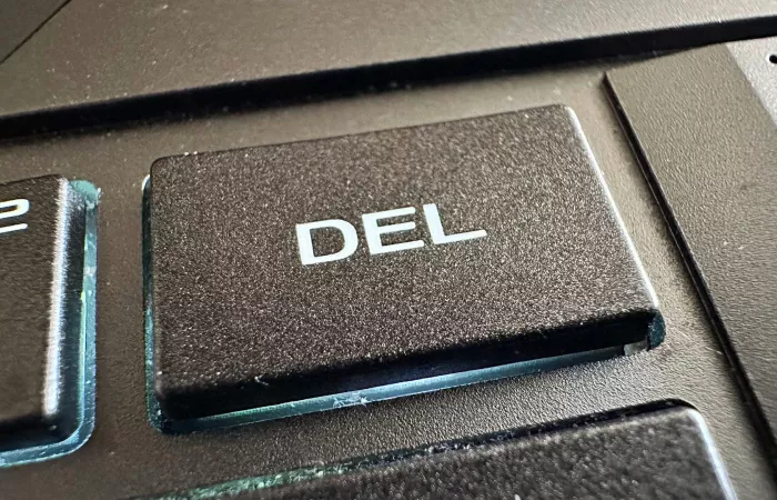 AI coding agent cancella il database aziendale in 9 secondi: il caso PocketOS