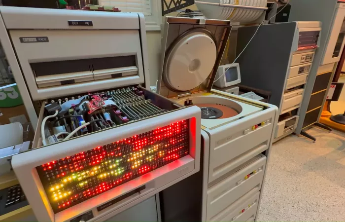 AI su un PDP-11: Transformer moderno su hardware del 1977