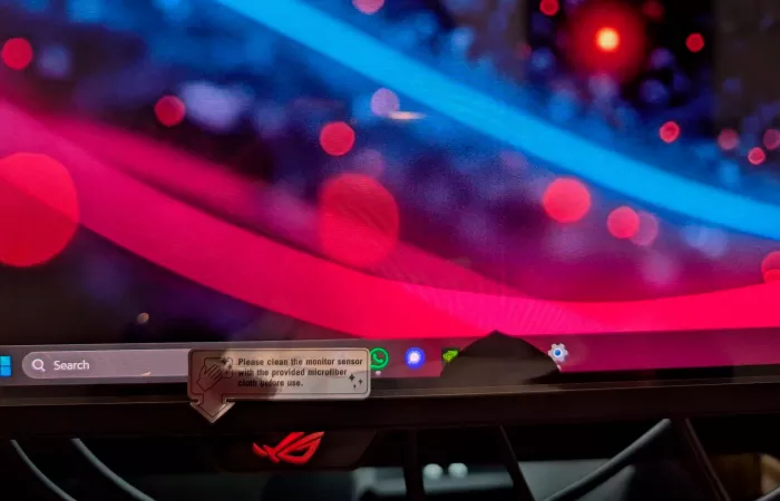 Asus ROG Swift OLED PG32UCDM3: monitor premium danneggiati da imballaggi scadenti