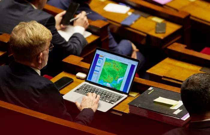 La Francia abbandona Windows: via libera a Linux per la sovranità digitale